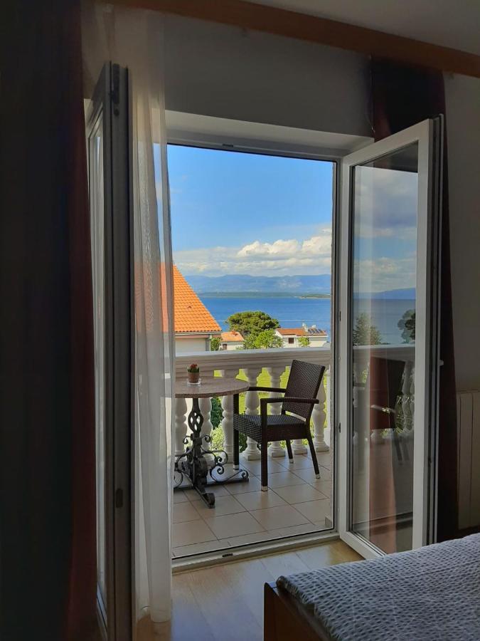 Guest House Katarina Malinska Exteriör bild