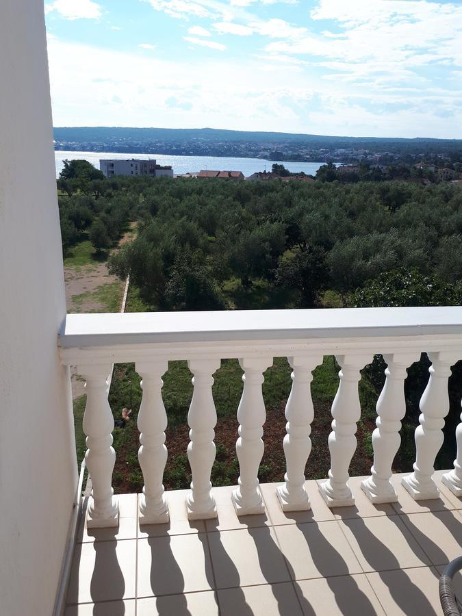 Guest House Katarina Malinska Exteriör bild